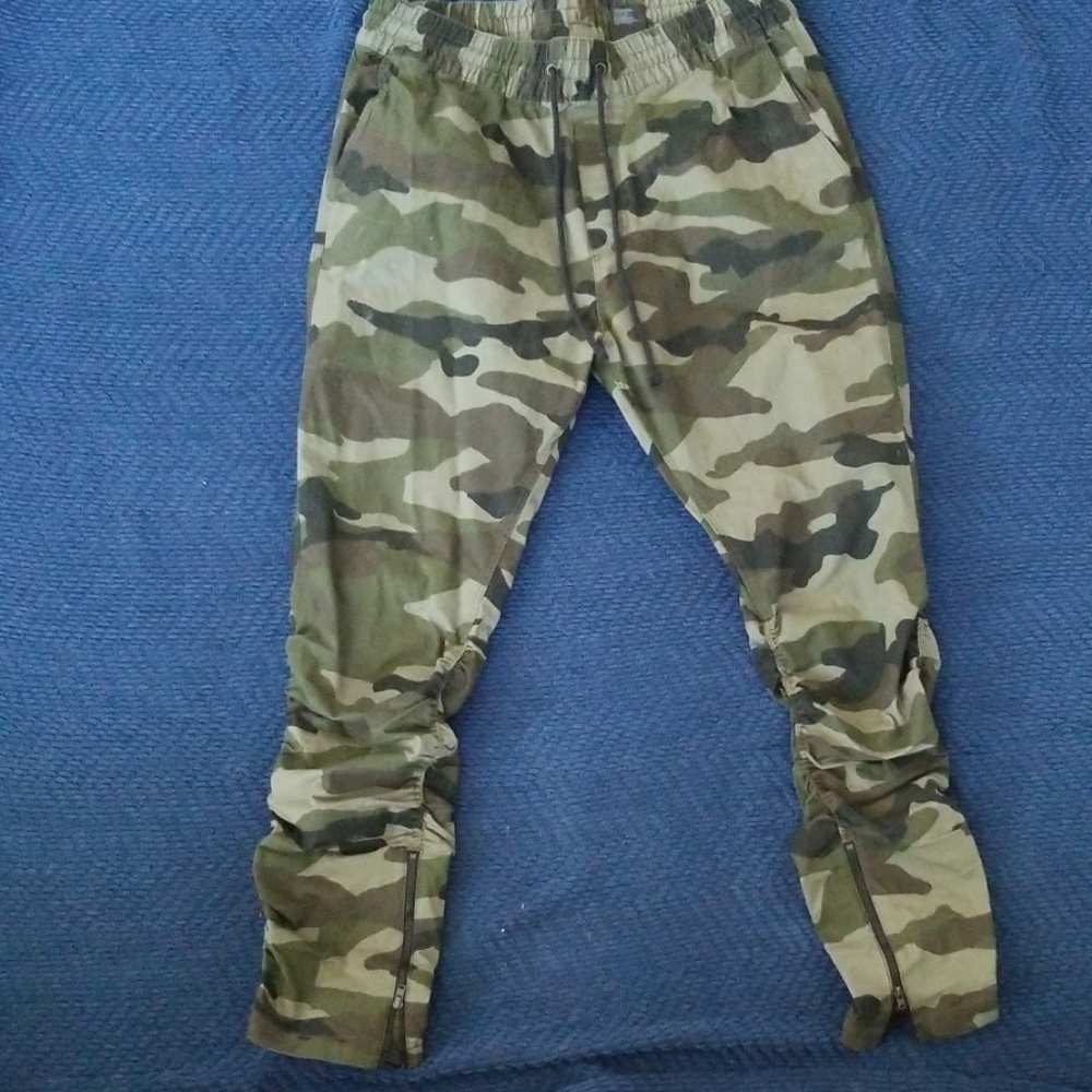 Mens joggers.